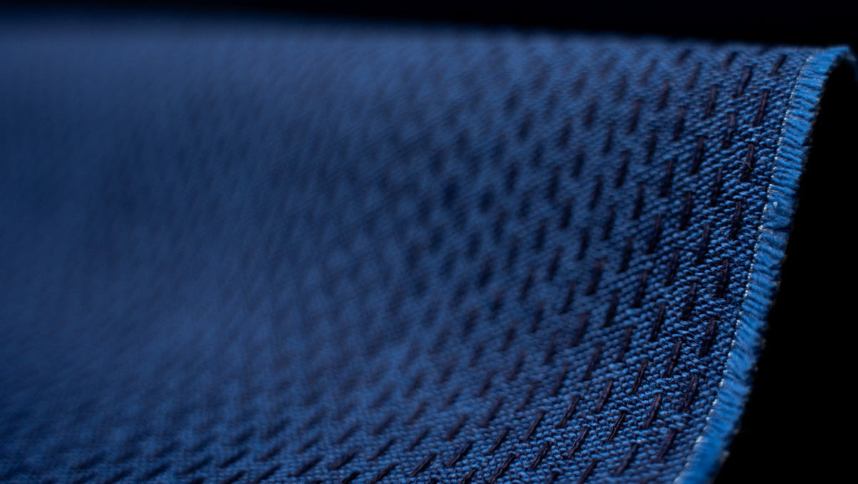 Indigo Sashiko Selvage Canvas (12 oz) – Stoffrolle mit sichtbarer Webkante und Köperstruktur