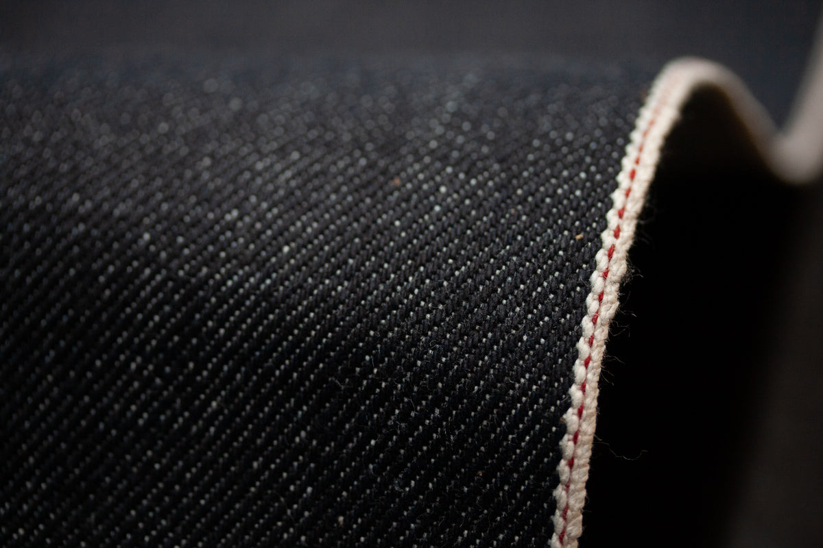 S-011 - 20,4 oz - heavy weight, dark indigo selvage denim