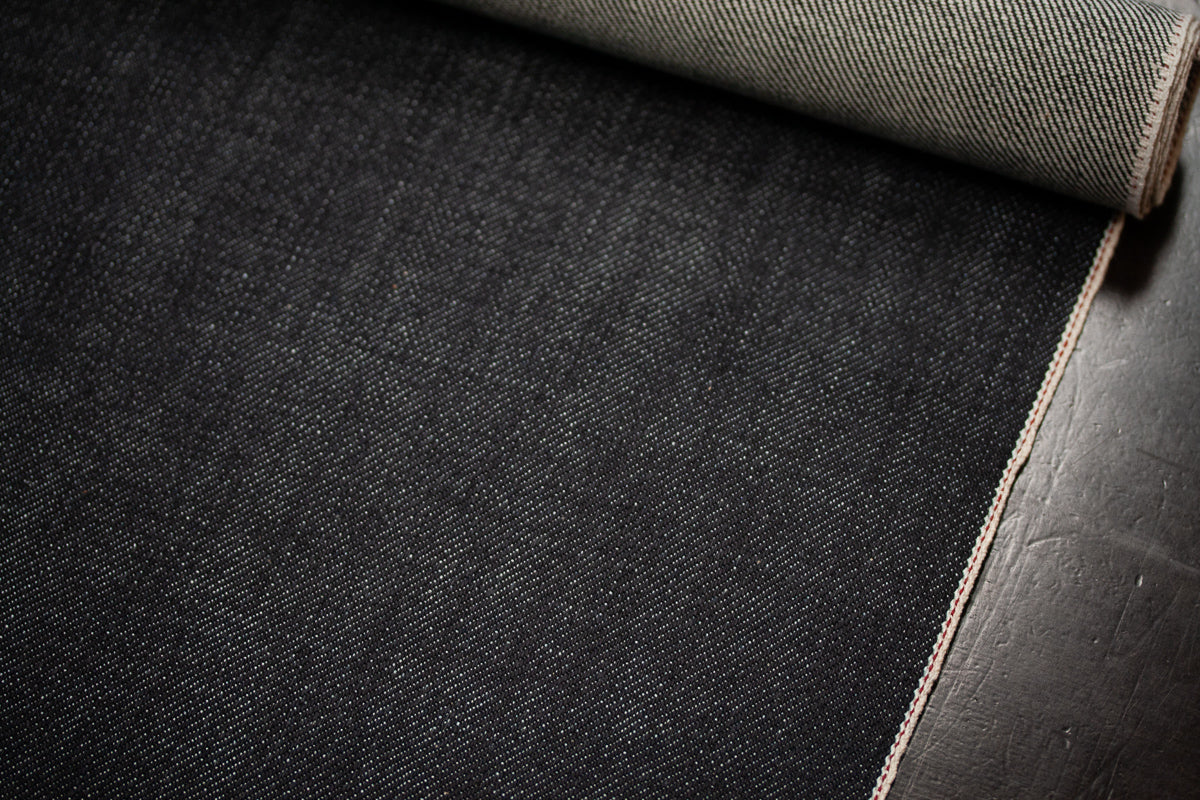 S-011 - 20,4 oz - heavy weight, dark indigo selvage denim