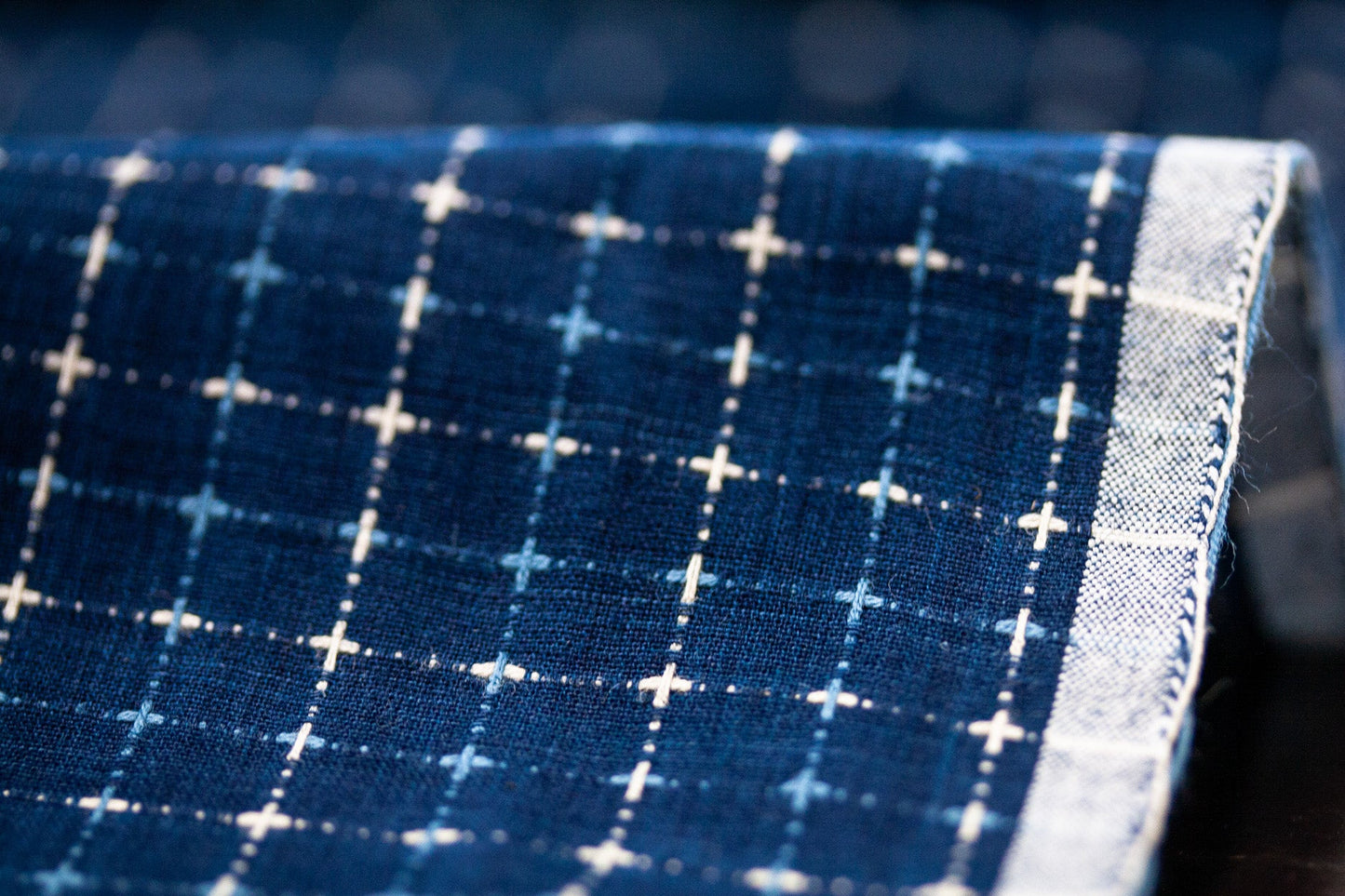 Indigo Sashiko Selvage Canvas (5,1 oz) – Stoffrolle mit sichtbarer Webkante und Köperstruktur
