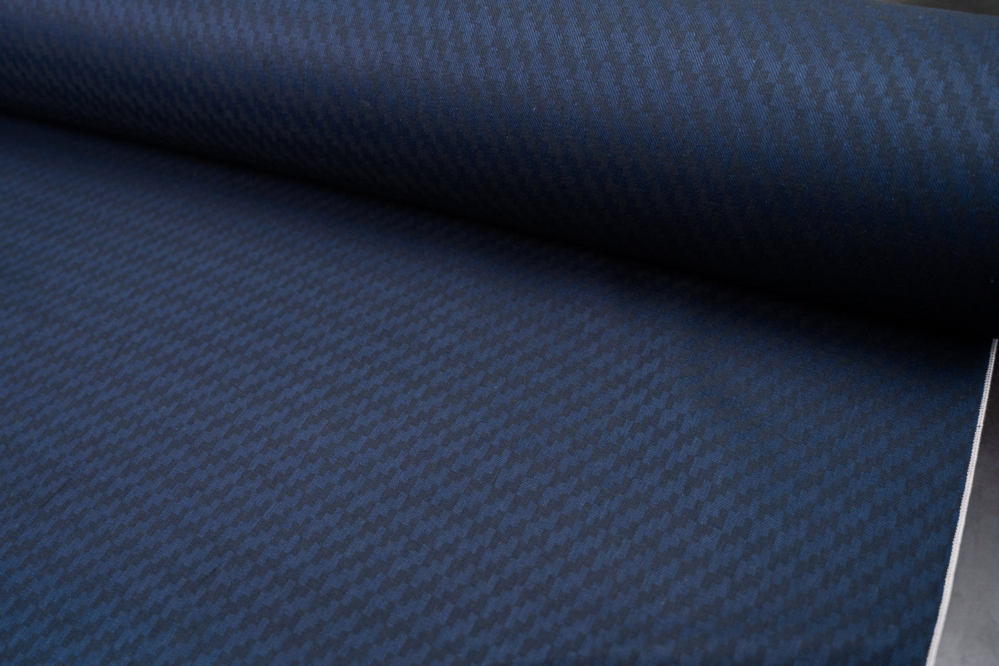 S-073 - 6 oz - patterned indigo selvage chambray